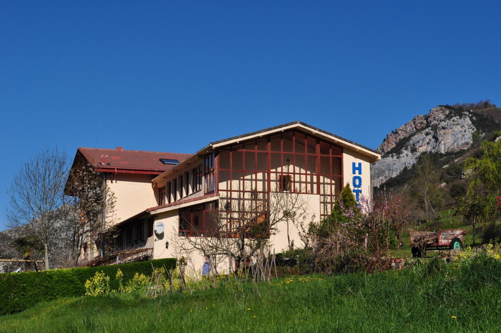 Hotel Torrecerredo Arenas De Cabrales Exterior foto